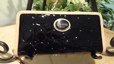 NWT Coach Peyton Embossed Patent Leather Zip Around Wallet   Black/Tan 