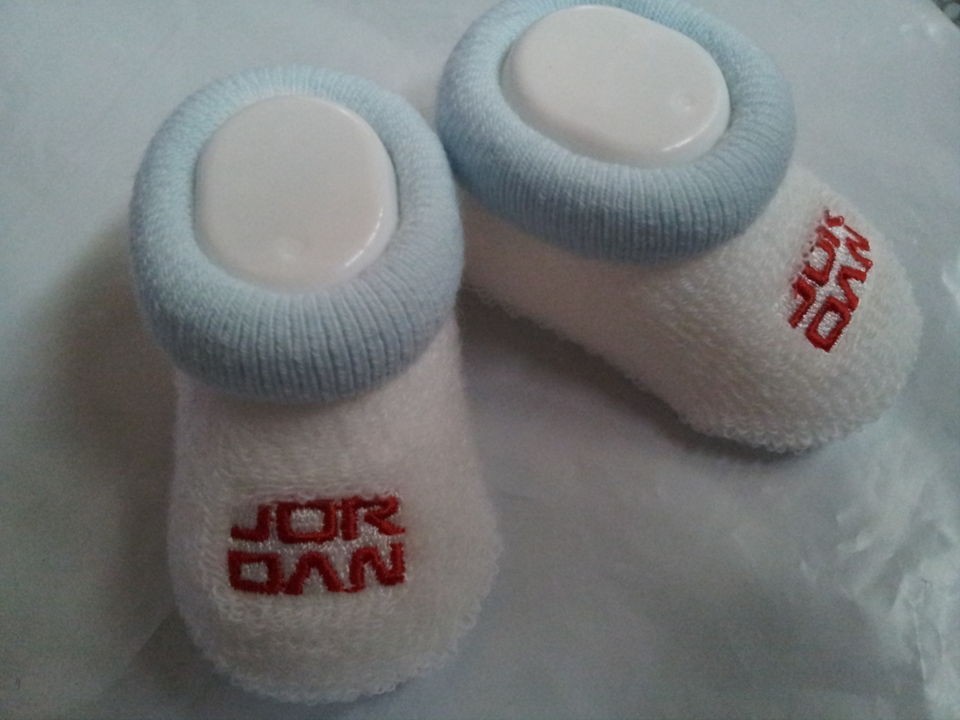 NEW NIKE jordan NEWBORN BABY BOY BOOTIES SOCKS 0 6 months WHITE