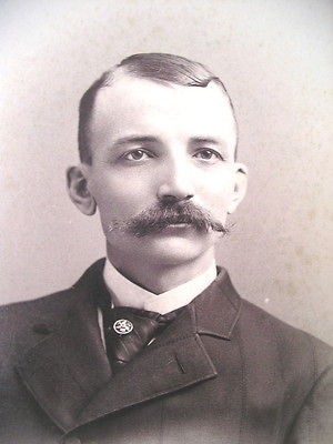 Cab PhotoYOUNG MAN w/ WALRUS MUSTACHE & LARGE STICKPIN Hartford CT