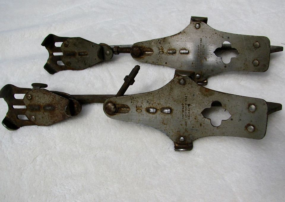 antique ice skates in Primitives