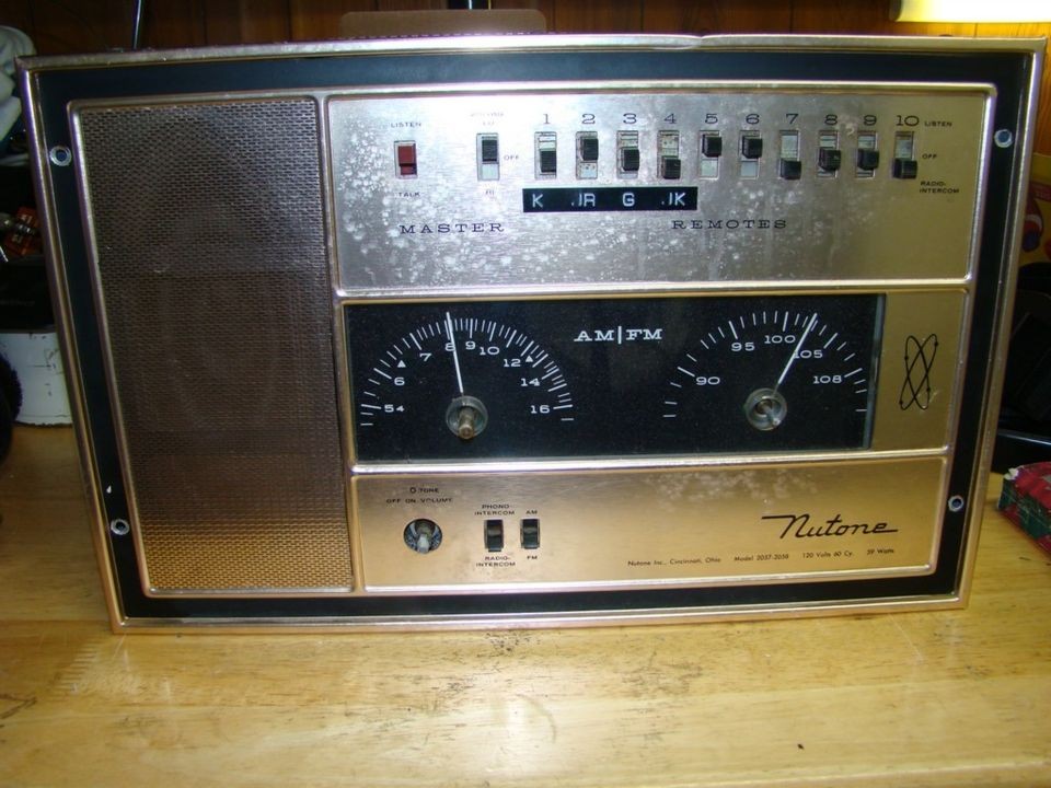 VINTAGE NUTONE INTERCOM TUBE RADIO MODEL 2057   2058 AM FM SILVER