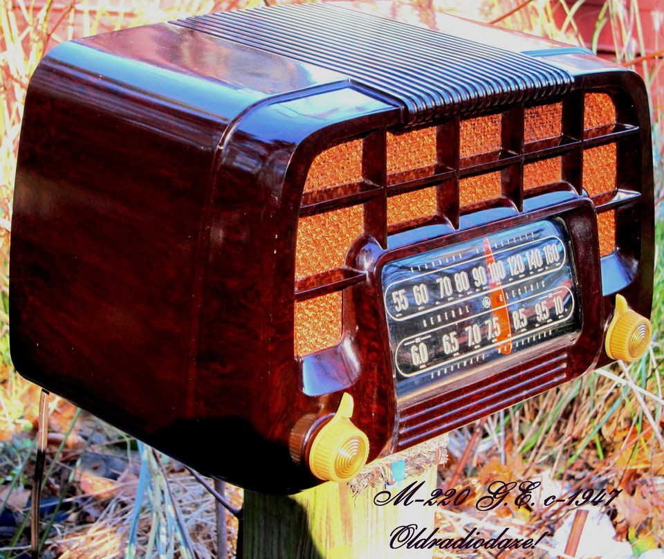 TUBE RADIO m 220 gorgeous marbled bakelite Working c 1946 am/sw 6 