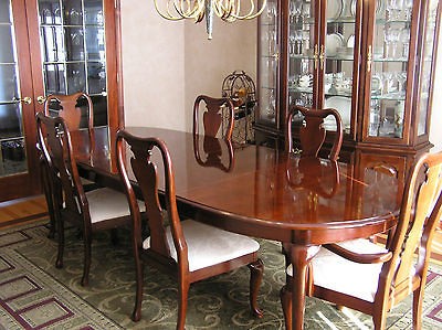 Thomasville Collectors Cherry 11 Piece Dining Set