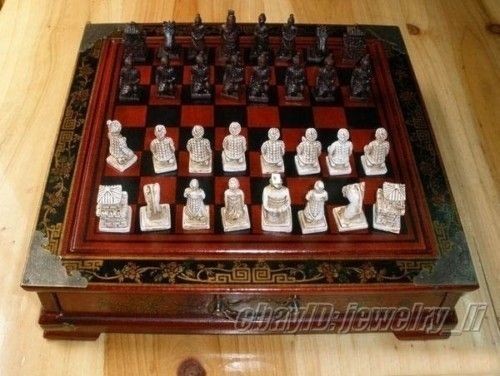 Classic famous 32 Pieces Chess A set of leather wooden Coffee table