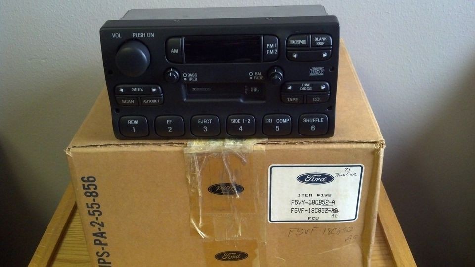 NEW   F5VF 18C852 DD FORD FACTORY AM FM CASSETTE PLAYER   EXPLORER 