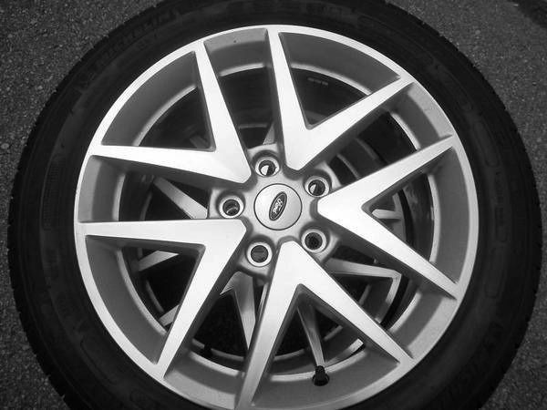 17 Ford Fusion OEM Wheels and Tires 80 90% Tread