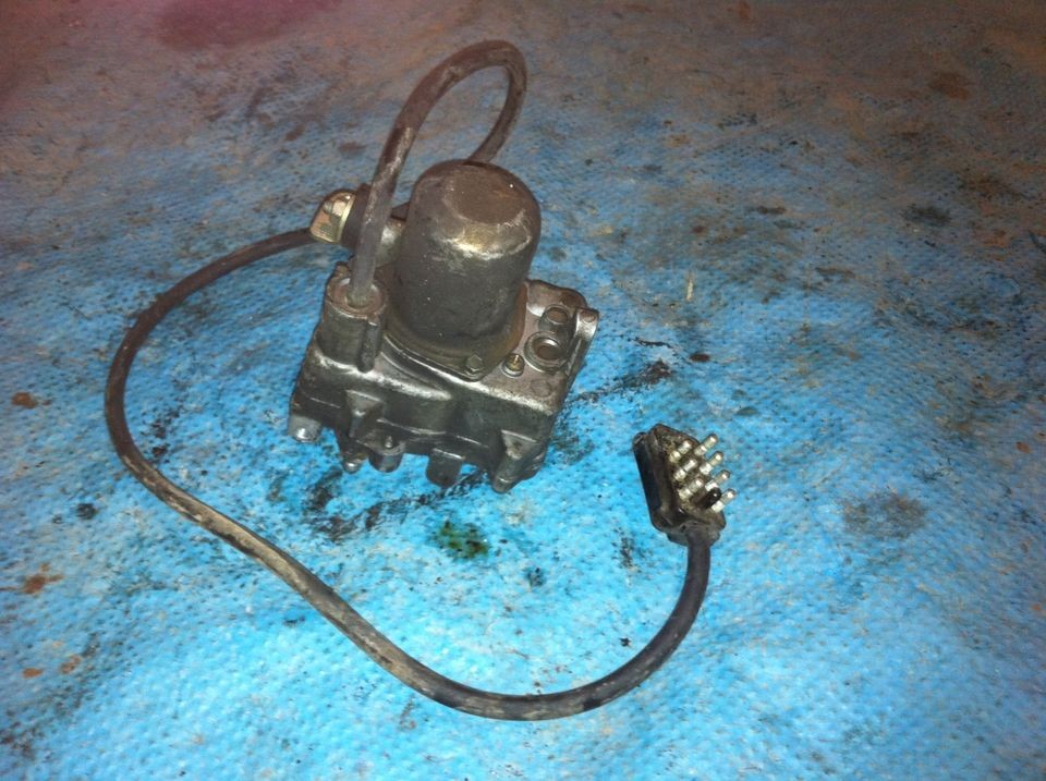 1983 Mercedes Benz 500 W126   Cruise Control Actuator