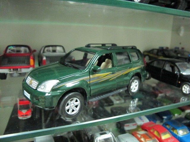 Toyota Land Cruiser Prado green pullback toy car 1/32 free ship