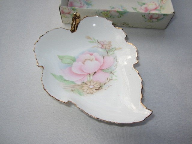   ROSE MIB FINE BONE CHINA PORCELAIN LEAF SHAPED SOAP MINT PIN DISH