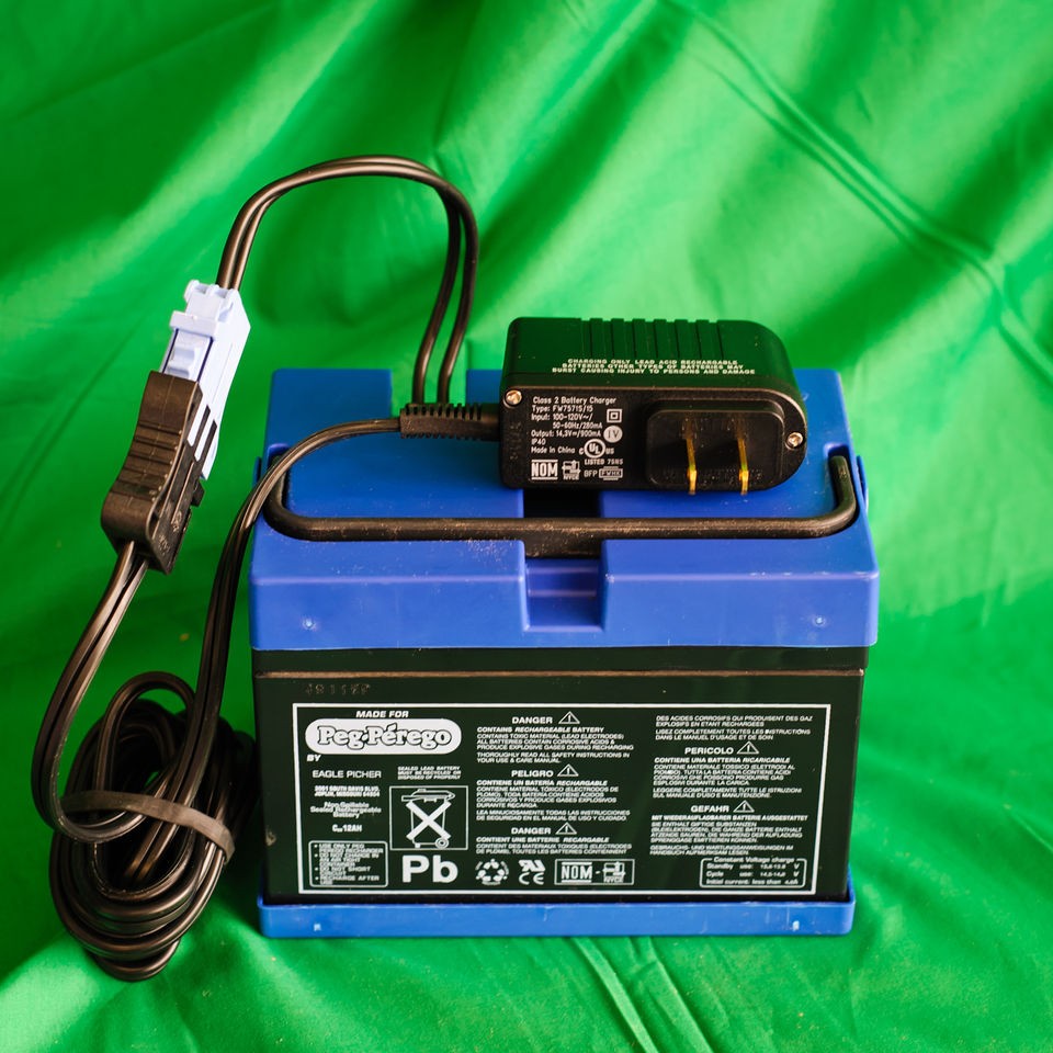 NEW** GENUINE PEG PEREGO 12 Volt BLUE BATTERY & CHARGER (12v)