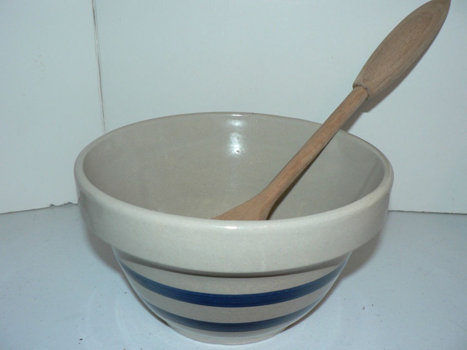 ROBINSON RANSBOTTOM 1 1/2 Qrt MIXING BOWL & VINTAGE WOODEN SPOON