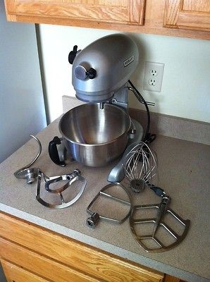 Hobart 6 quart mixer w/ 5 stainless steel attachments