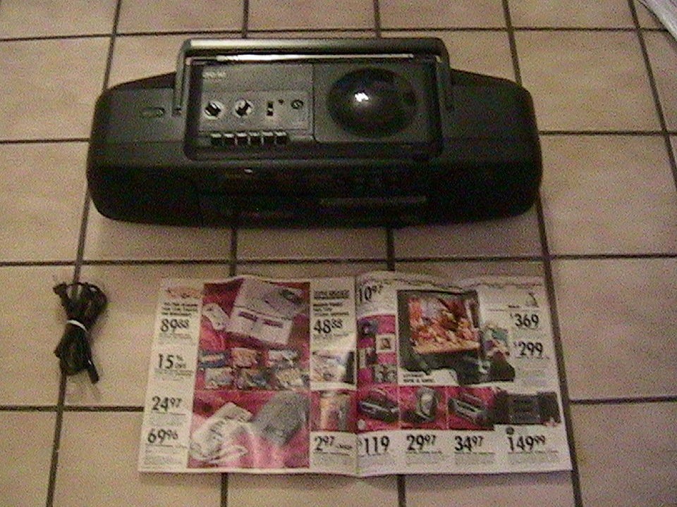   CFD 50 STEREO CASSETTE RECORDER/PLAYER CD AM/FM BOOMBOX 1993 25watt