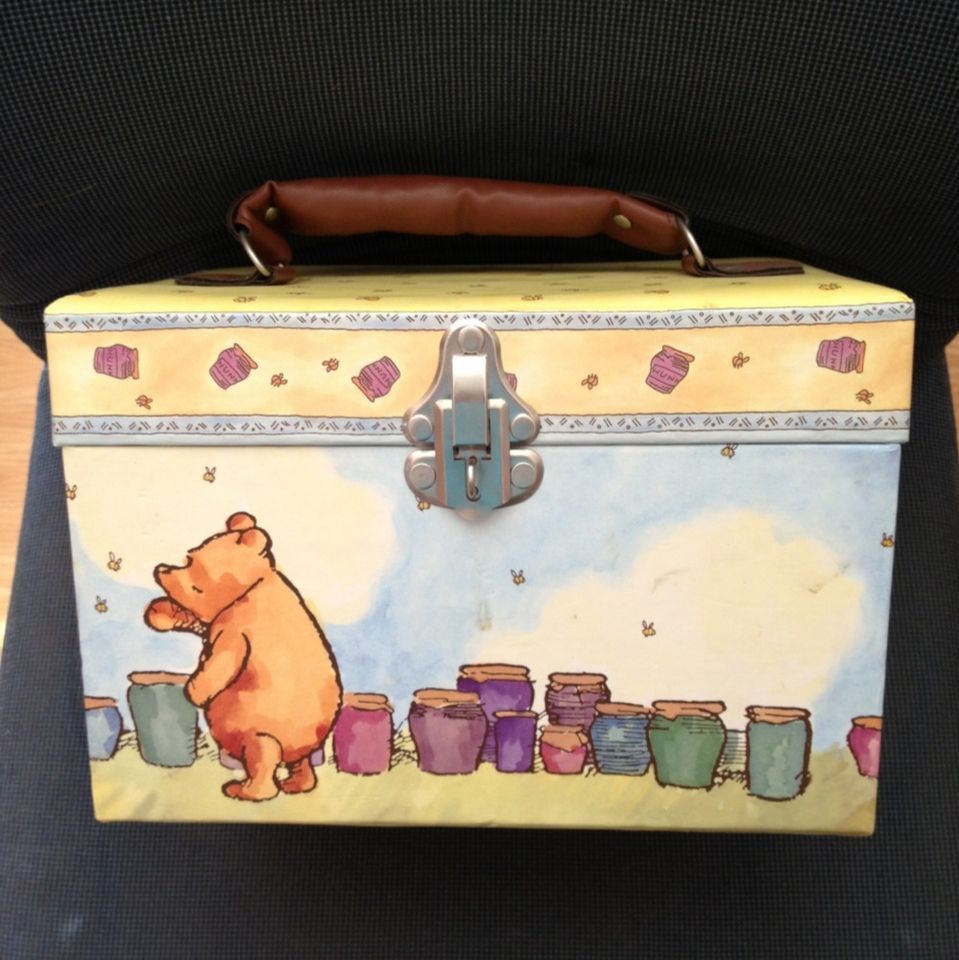 DISNEYS WINNIE THE POOH KEEPSAKE CHEST BOX WITH MIRROR & LATCH