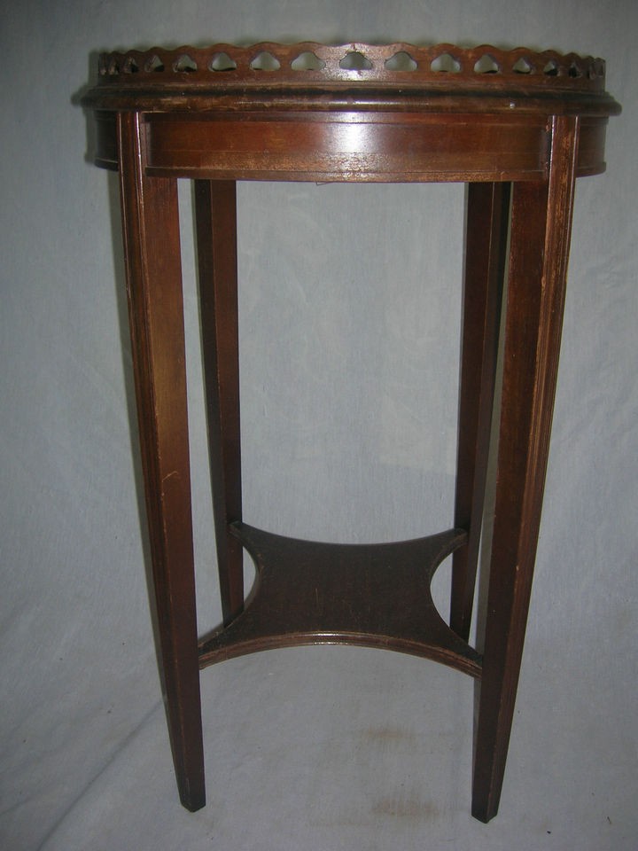   Mersman Mahogony wood accent end Table ornate rim needs refinish​ed