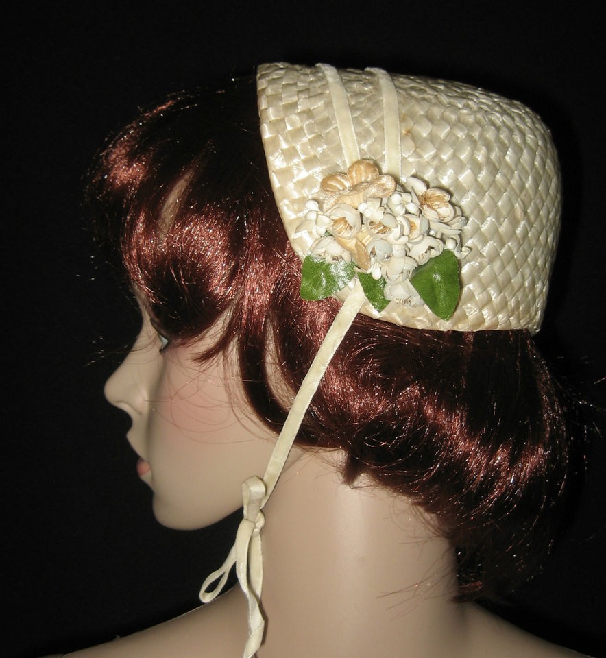   50s Adorable TINY Wicker Woven BONNET Hat with FLOWER BOUQUETS 19.5