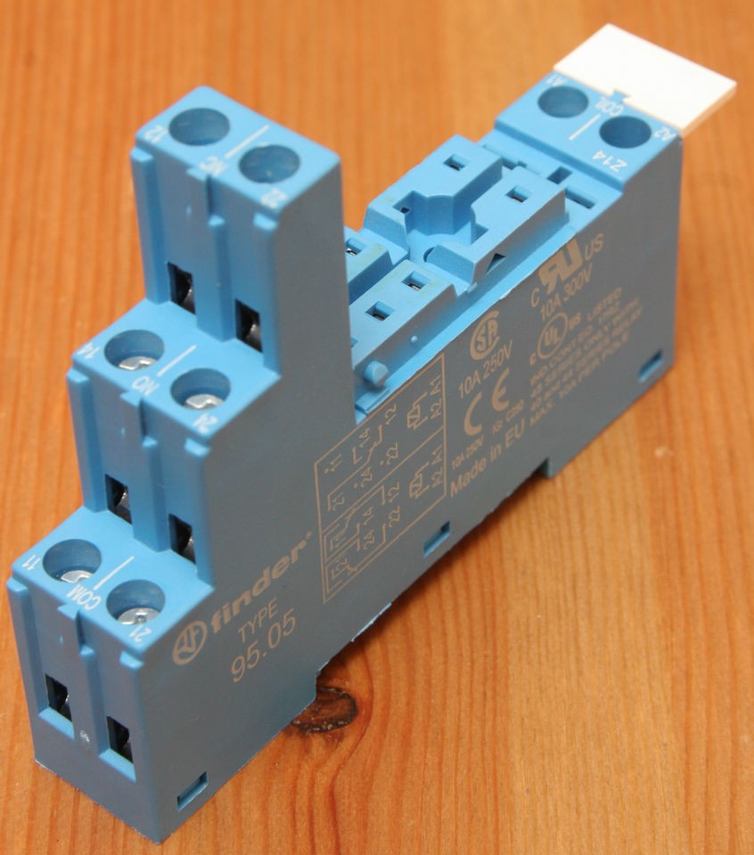 finder 95.05 relay socket with label holder