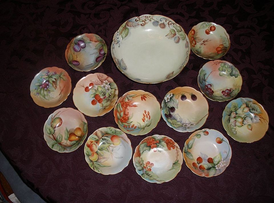 Tressemann & Vogt Limoges 1909 Fruit Motif Berry Set Master Bowl+ 12 