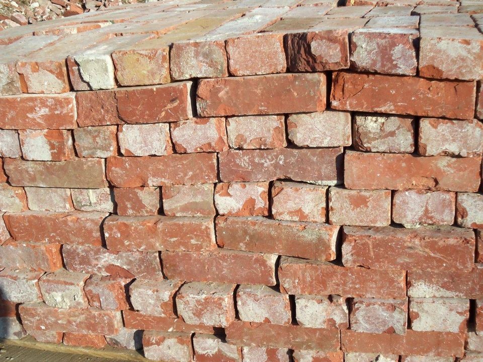 ORIGINAL OLD CHICAGO BRICKS CLAY PAVERS/ DRIVEWAYS/WALLS/WALKWAYS/BBQ 