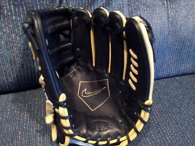 nike baseball glove in Gloves & Mitts