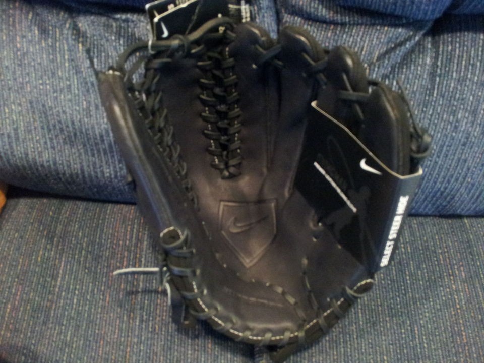 nike baseball glove in Gloves & Mitts