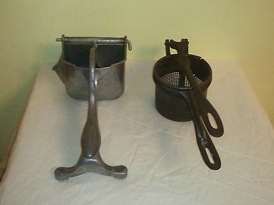 Set of 2 vintage Citrus juicers   1 Wear ever Aluminum   1 unmarked 