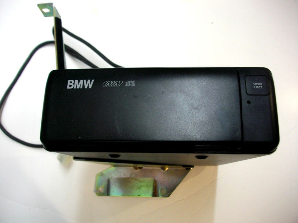 1998 2000 BMW 740 il CD Changer OEM CDX M91 ZBM 02