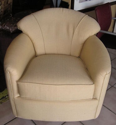 YUM YUM TREE Beige Barrel/Tub Style Swivel Rocker * Pristine