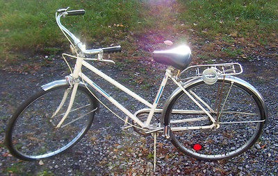 Vintage 26 inch Womens Free Spirit 3 speed Bike