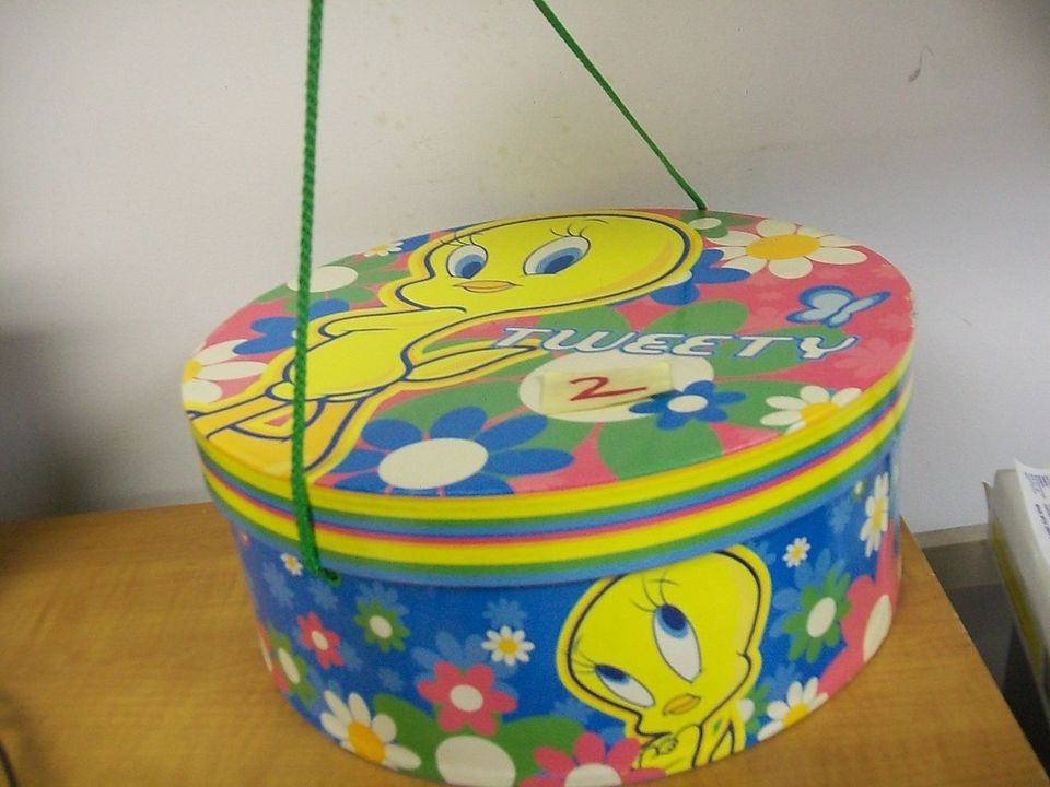 2001 LARGE LOONEY TUNES TWEETY BIRD DESIGN ROUND BOX CARDBOARD STORAGE 