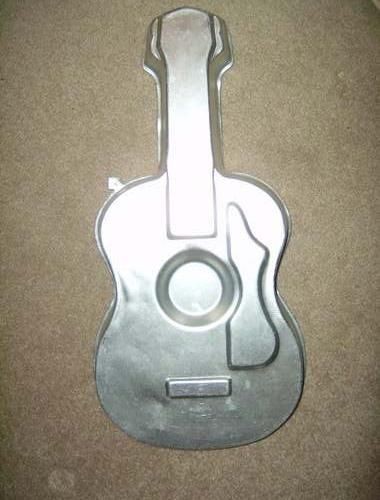 WILTON GUITAR CAKE PAN MOLD HANNAH MONTANA