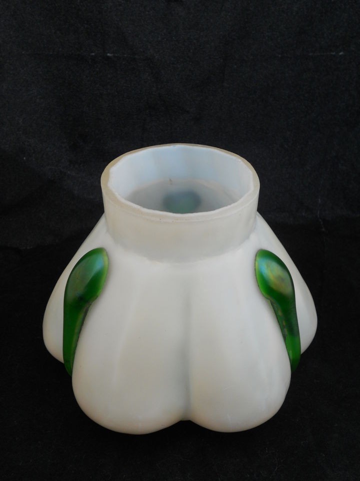 VINTAGE LOETZ / KRALIK BOHEMIAN PEARL CASED VASE WITH GREEN TADPOLE 