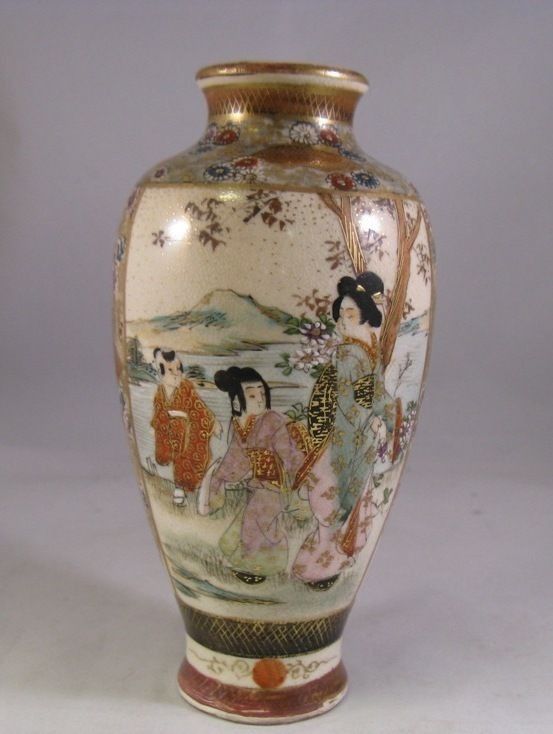 Small Japanese Samurai geisha Satsuma vase Meiji