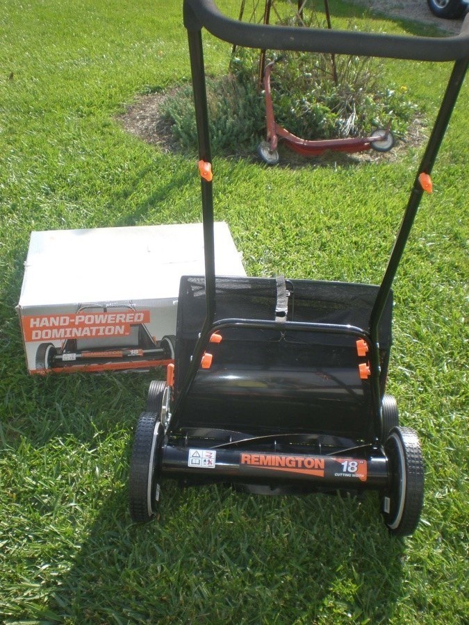 New in Box Remington MTD 18 Push Reel Mower RM3100 w/ Grass Catcher