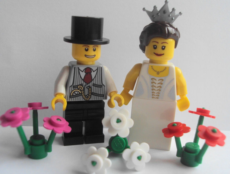   Minifigures Bride With Silver Tiara & Groom Big Smile Cake Topper