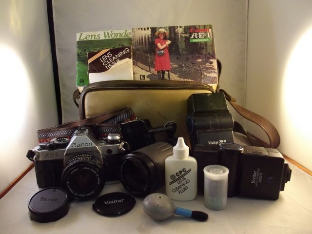   35mm Camera 50mm Lens Vivitar 70 300mm Macro Lens & Thyristor & More