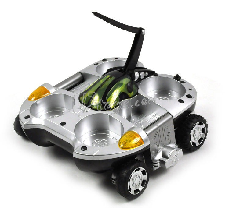 Transformative Amphibious Chariot Beach Shark Remote Control Stunt Car