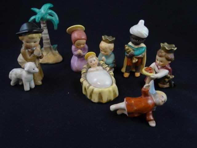 GOEBEL HUMMEL 8 PC CHILDS NATIVITY SET