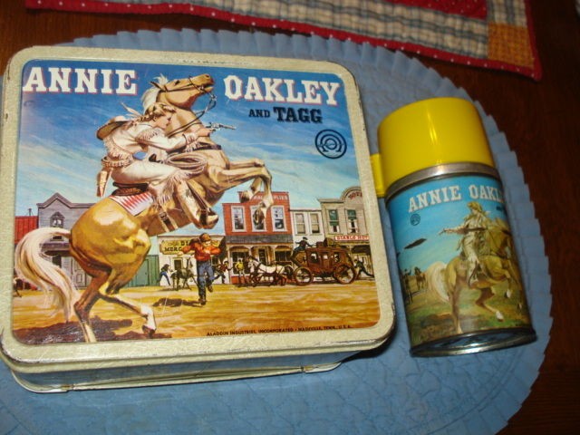 annie oakley lunch box in Collectibles