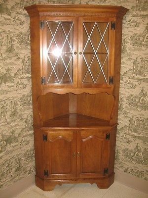 Ethan Allen Heirloom Nutmeg Maple Collection Corner China Cabinet 10 