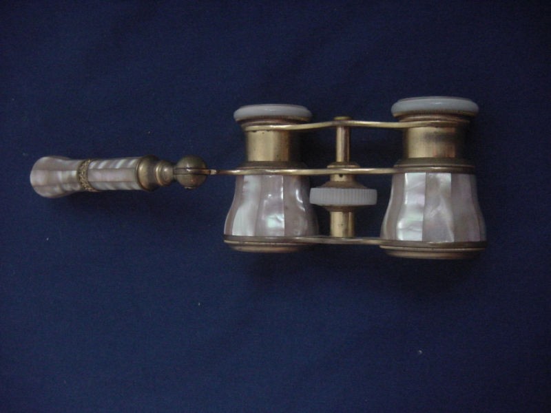 ANTIQUE MOTHER PEARL OPERA GLASSES w HANDLE REINE PARIS