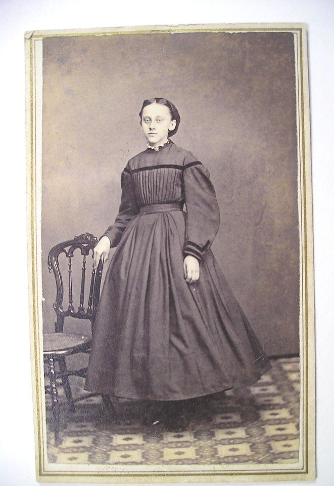 CDV 1860s DEMURE PRETEEN GIRL w/ CRINOLINE BROOCH SNOOD Lambertville 