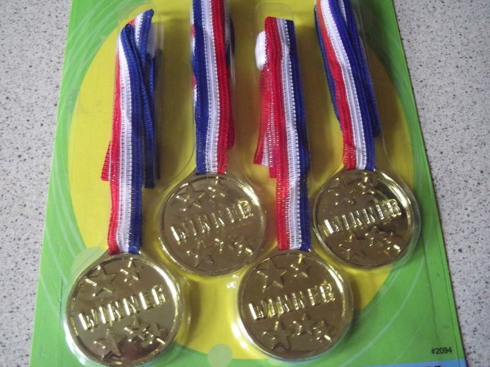 PACK 4 GOLD WINNER MEDALS PLASTIC PARTY MEDAL CHILDRENS