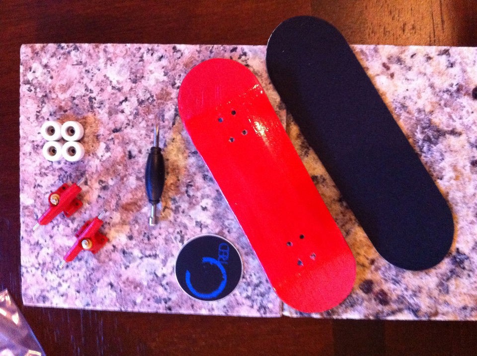 Red* Cred Wooden Complete Professional Fingerboard   FREE Worldwide 