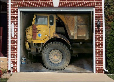 billboard truck in Box Trucks / Cube Vans