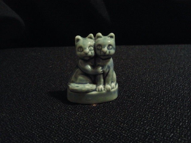 Vintage Whimsie Wade England Miniature blue Kittens Figurine