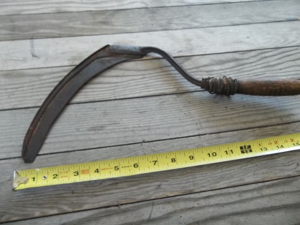 Atq HAND SCYTHE SICKLE OLD FARM 9  BLADE w WOOD HANDLE HALLOWEEN 