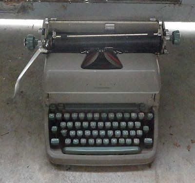   RAND STANDARD Desktop TYPEWRITER Model No 17 KMC Beige c.1940s