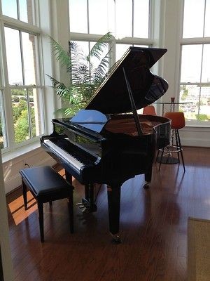 Yamaha Baby grand GB1 5 Polished Ebony with bench, beautiful