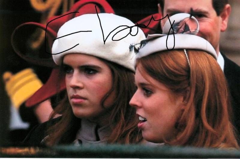 Princess Eugenie & Beatrice Very Close & Pretty Photo